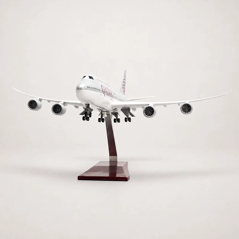 Qatar Airways Boeing 747-8 1:150 Scale Model
