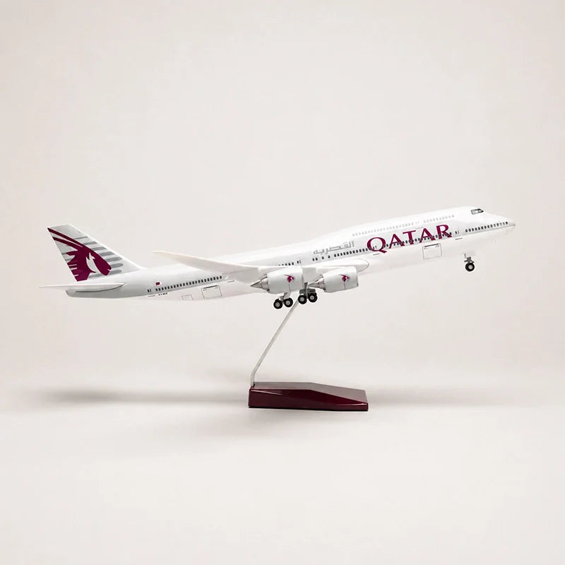 Qatar Airways Boeing 747-8 1:150 Scale Model