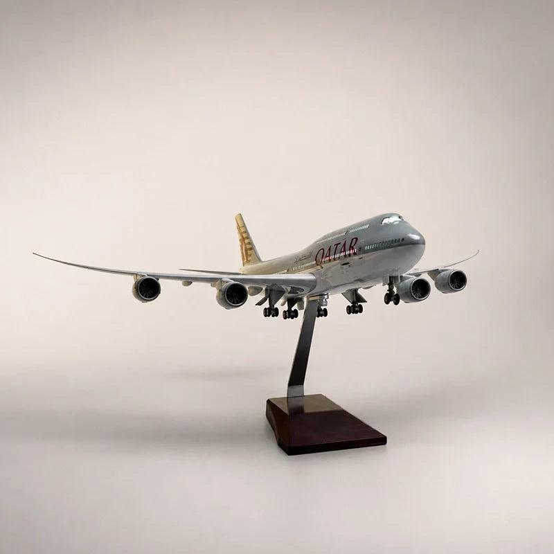 Qatar Airways Boeing 747-8 1:150 Scale Model
