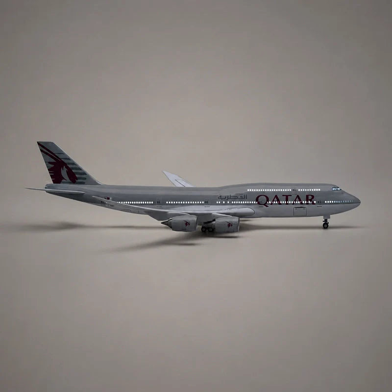 Qatar Airways Boeing 747-8 1:150 Scale Model