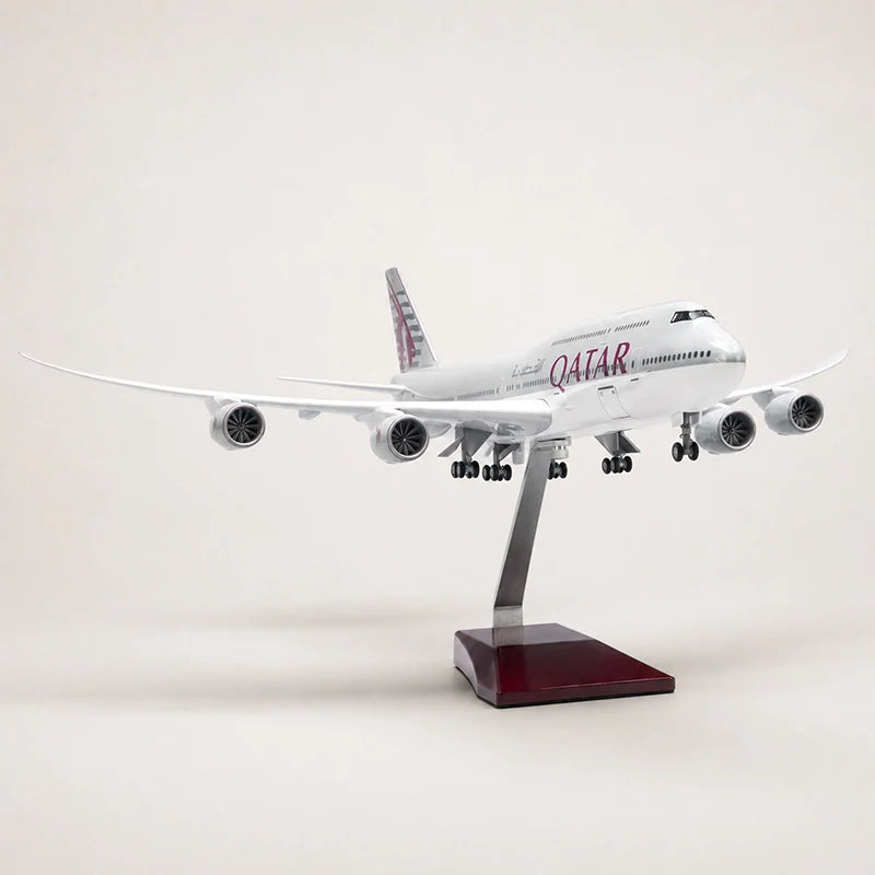 Qatar Airways Boeing 747-8 1:150 Scale Model